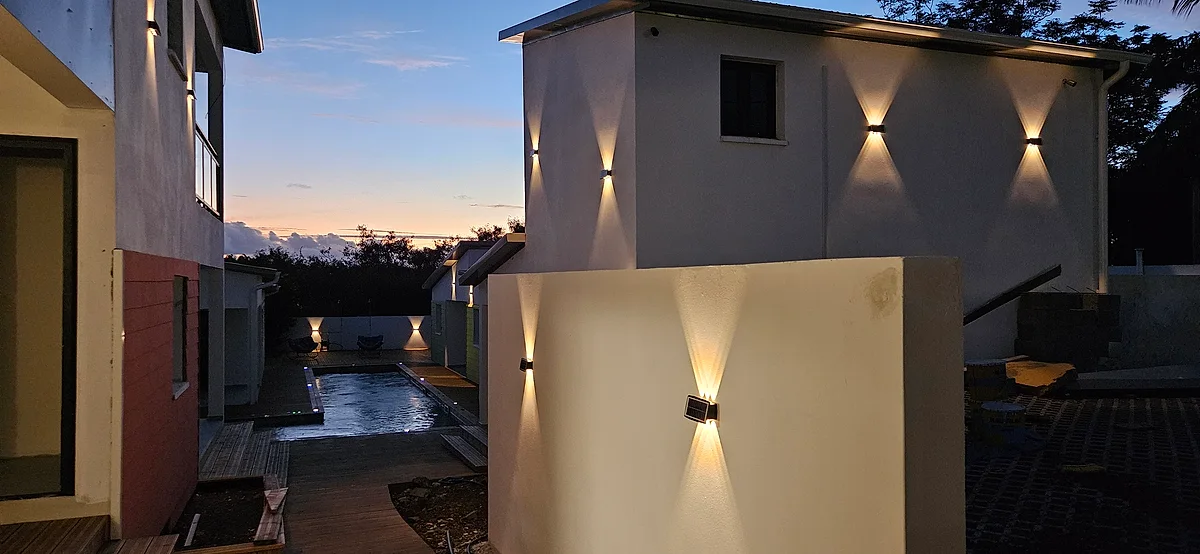 L'entrée de la Canne à sucre à la tombée de la nuit